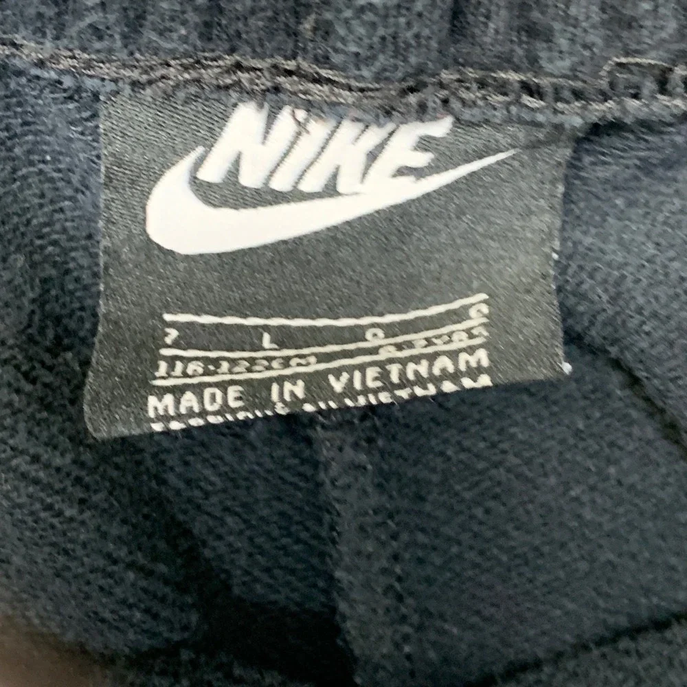 Nike Sweat Shorts Boys Large Black Swoosh Logo Fleece Lined Utility Pockets